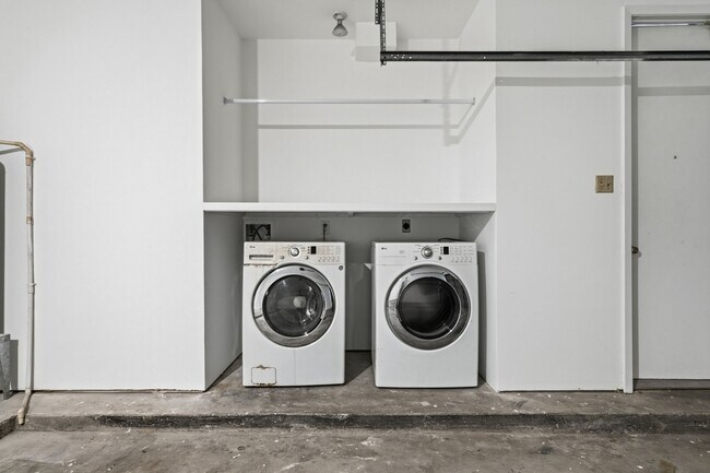 Building Photo - 1616 Kipling St