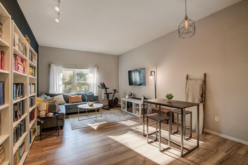 Building Photo - 215 7th St NE