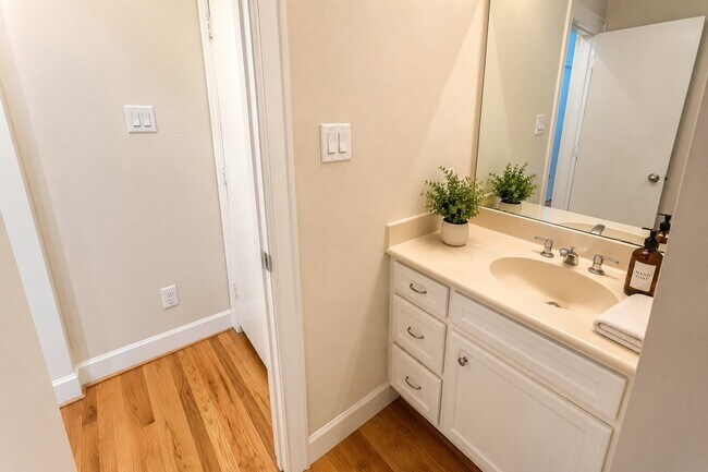 Building Photo - 2710 Hullsmith Dr