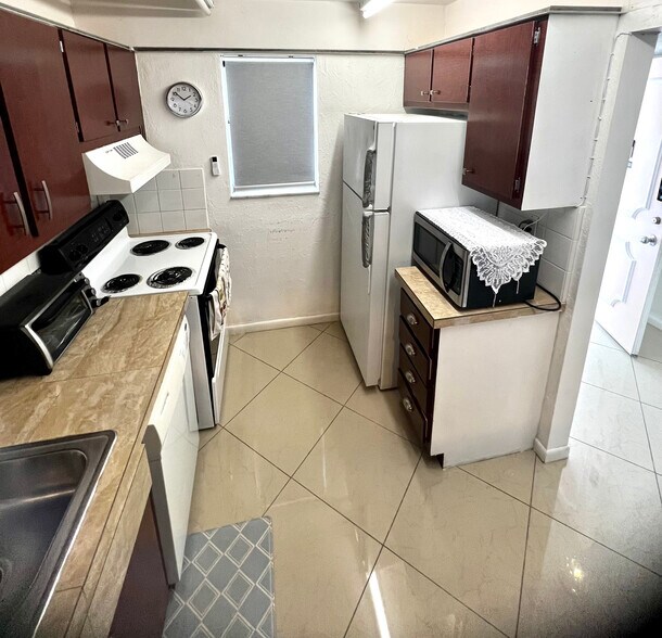 Building Photo - 7610 Stirling Rd