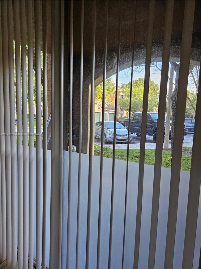 Building Photo - 4832 N State Rd 7