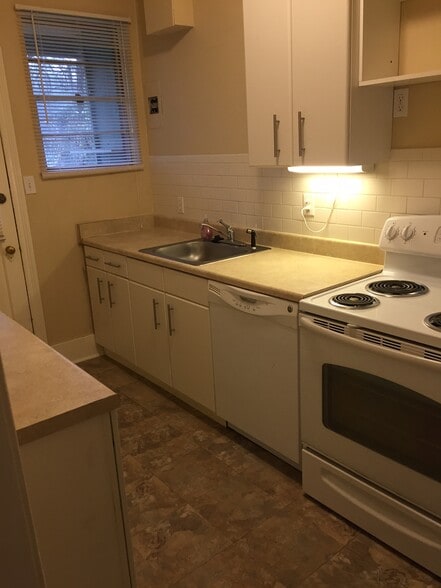 Kitchen - 1734 Saint Mary St
