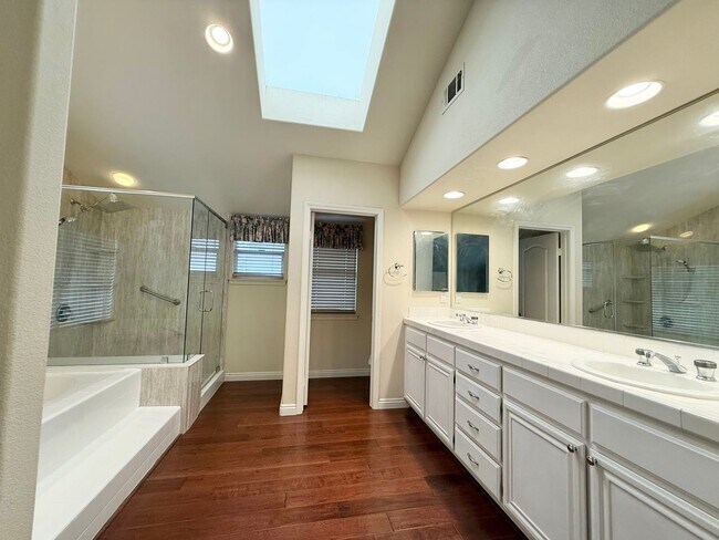 Building Photo - $500 OFF FIRST MONTH! Stunning 4 Bed 4 Bat...