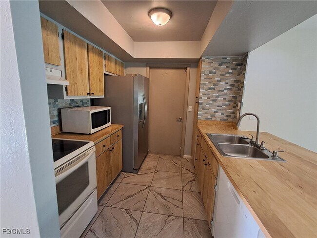 Building Photo - 1238 SE 24th Ave