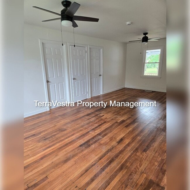 Building Photo - Renovated 3 Bed in Upper Deerfield