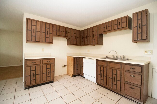 Building Photo - 3652 Dixie Dr
