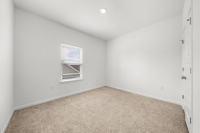 Building Photo - 231 Stagerbush St