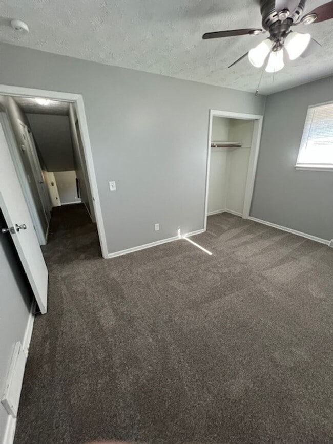 Building Photo - 3 Bedroom In Roanoke Estates!!