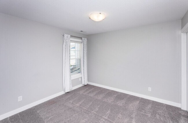 Building Photo - HUGE TOWNHOME!! 2 Bedroom, 3.5 Bathroom Townhome in Grimes!