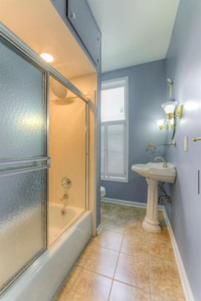 Building Photo - 1692 Carruthers Pl