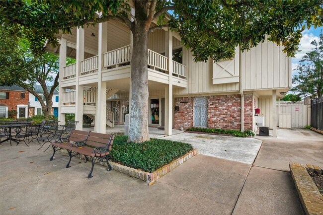 Building Photo - 6404 Burgoyne Dr.