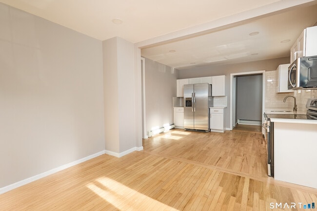 Building Photo - 121 Johnson St