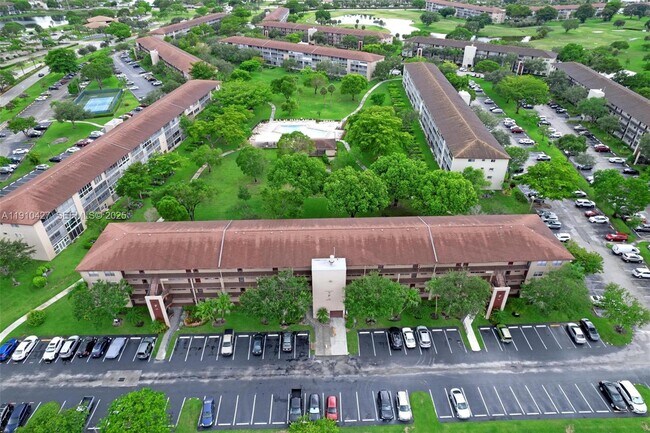 Building Photo - 800 SW 131st Ave