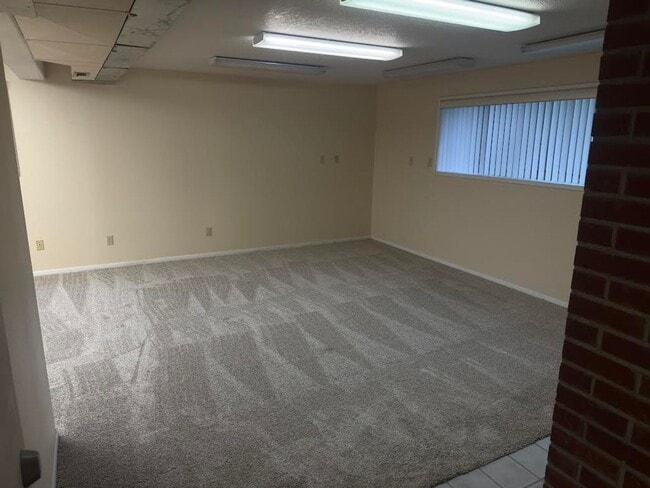 Building Photo - Large Lot With Tons of Privacy