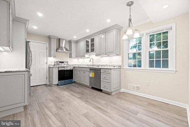 Building Photo - 1830 Clifdale Ct