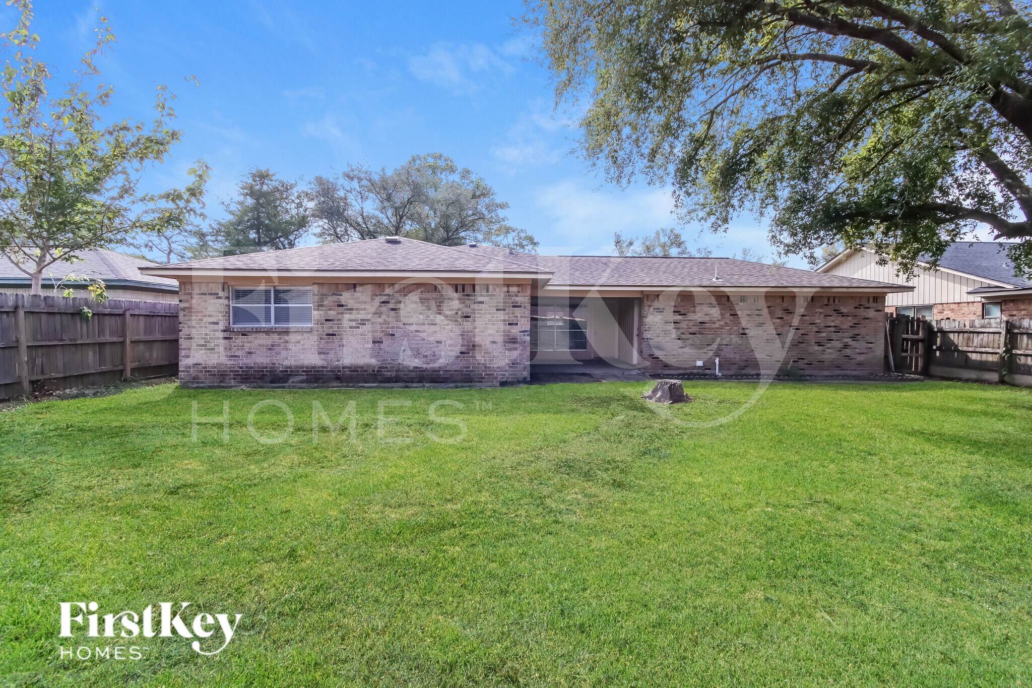 Building Photo - 3804 Canterbury Dr