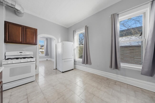 Building Photo - 2712 W 25th St