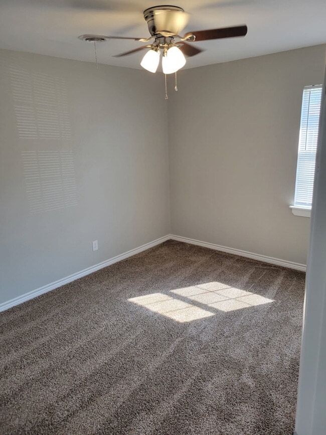 Building Photo - 214 Glasgow Dr