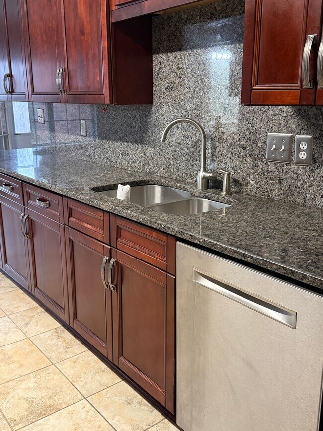 Building Photo - HOME FOR LEASE 4 BR 2 BATH RANCHSTYLE  SPLIT FLOOR PLAN AND OPEN  LARGE  FENCED BACKYARD  CONVENI...