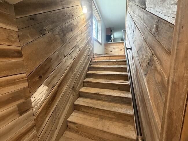 Building Photo - 990 Buck Heights Rd