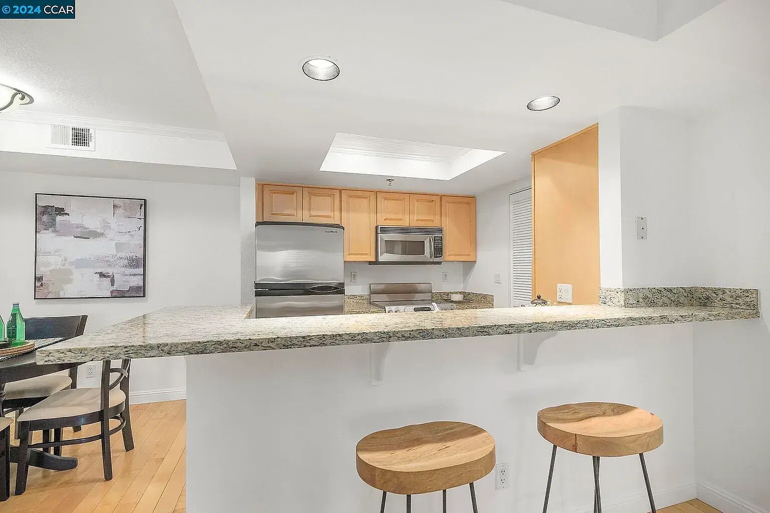 Building Photo - 2530 Oak Rd