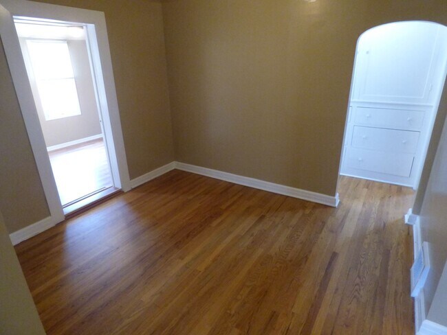 Building Photo - CHARMING RANCH STYLE HOME IN ELYRIA-SWANSE...