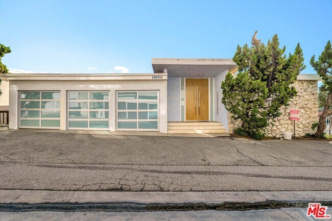 Building Photo - 18109 Coastline Dr