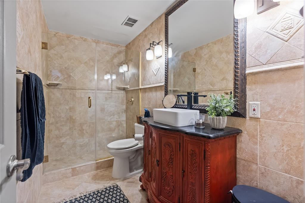 Building Photo - 228 NE 16th Ter