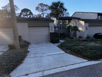 Building Photo - 2 Bedroom one story Fern Park Townhome wit...