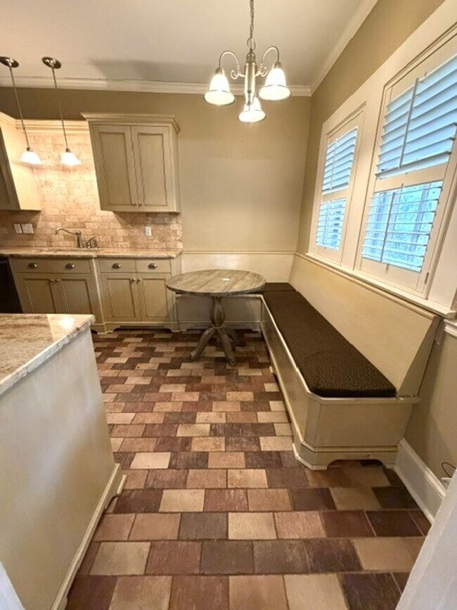 Building Photo - Beautiful and Spacious Home in Historic Bellwood in Downtown Northport