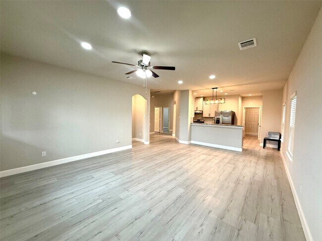 Building Photo - 141 Eliana Shores Dr