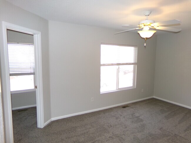 Building Photo - 3520 Warren Farm Ct