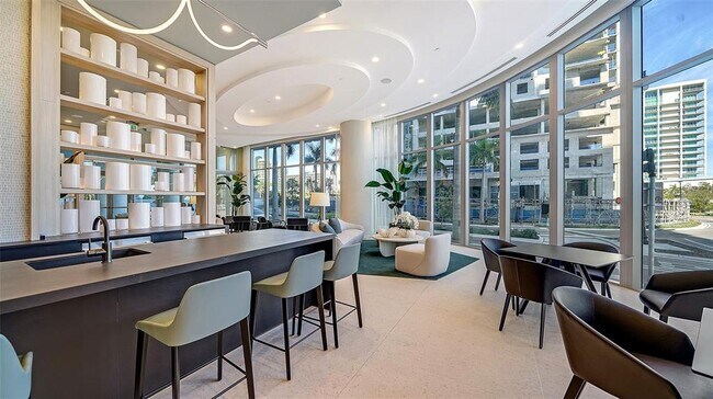 Building Photo - 301 QUAY Cmn