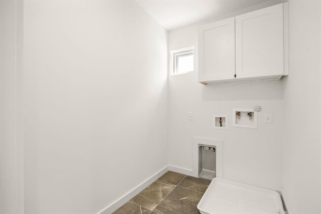 Building Photo - 4014 Clawson Rd