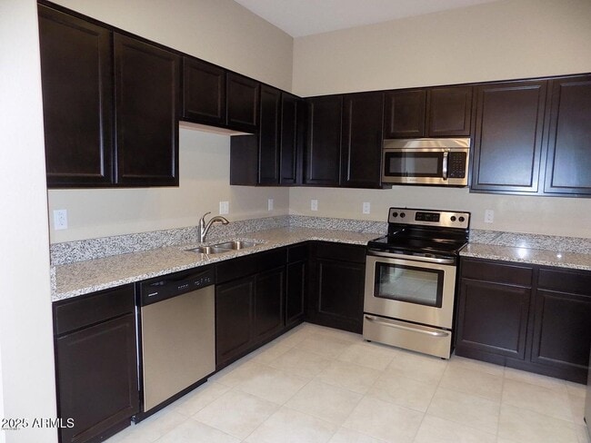 Building Photo - 1367 S Country Club Dr