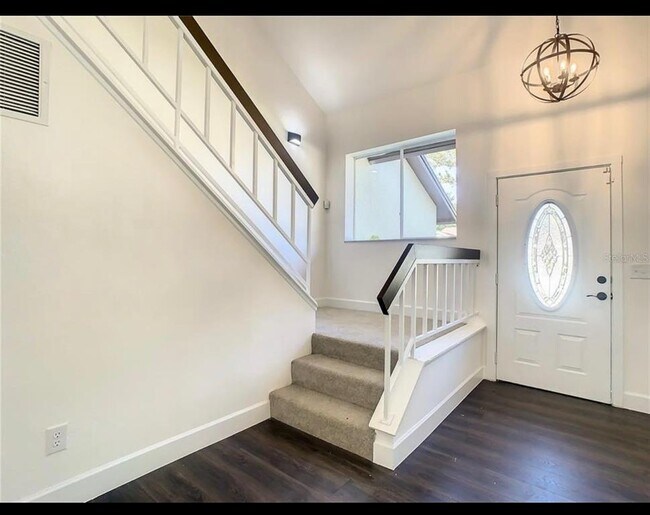 Building Photo - 401 Woodview Dr
