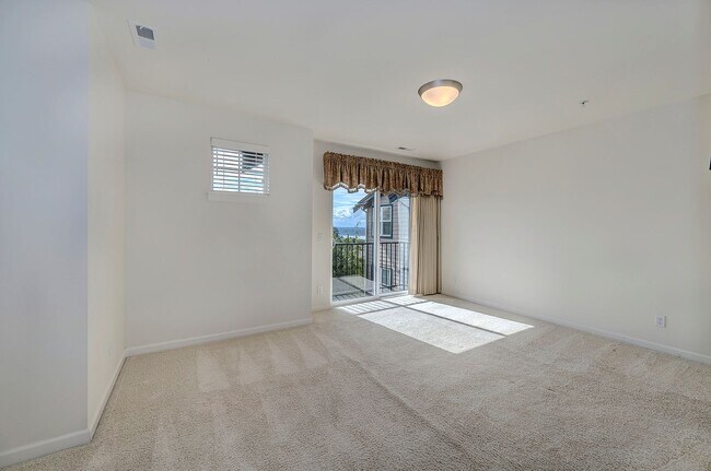 Building Photo - Mukilteo Townhome