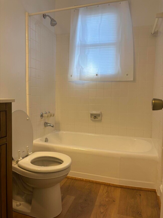 Building Photo - 855 Whatley St