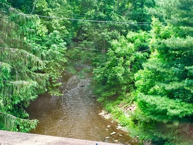 Building Photo - 1081 Creek Rd