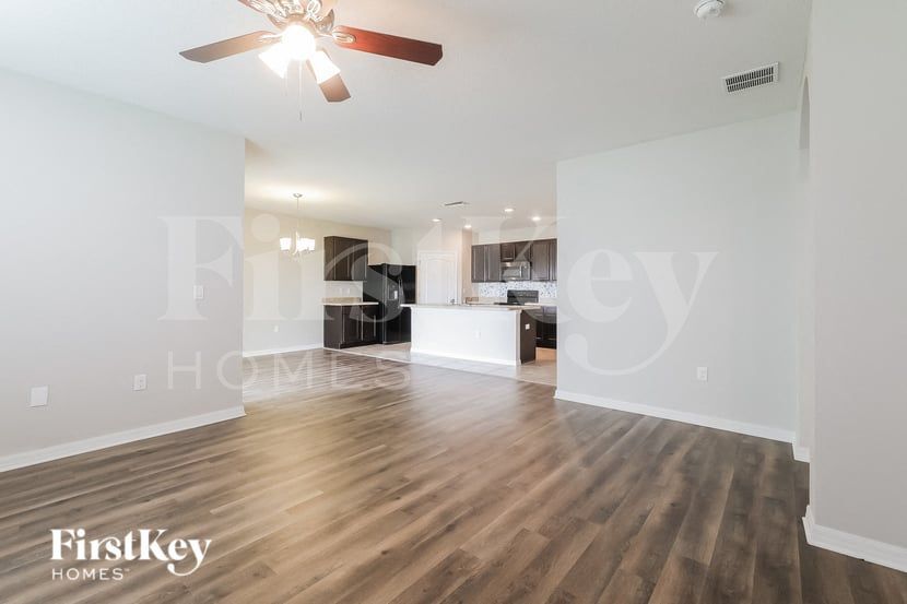 Building Photo - 401 Panda Pl