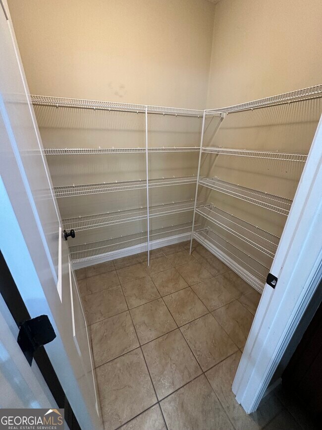 Building Photo - 101 Waters Edge Dr