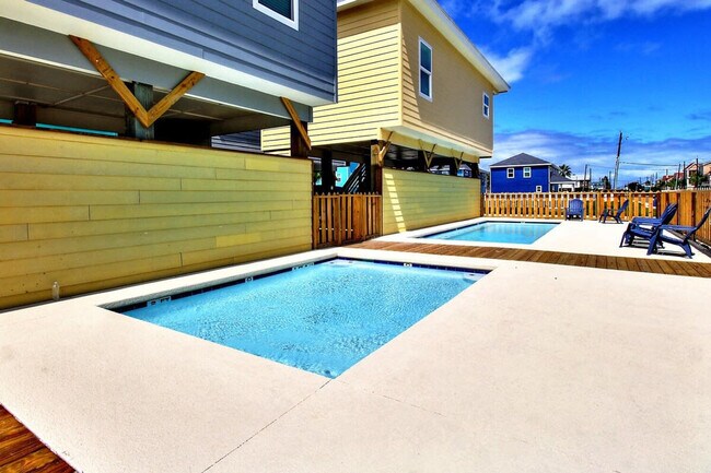 Building Photo - 1924 Eleventh Street-SI ID1023221P