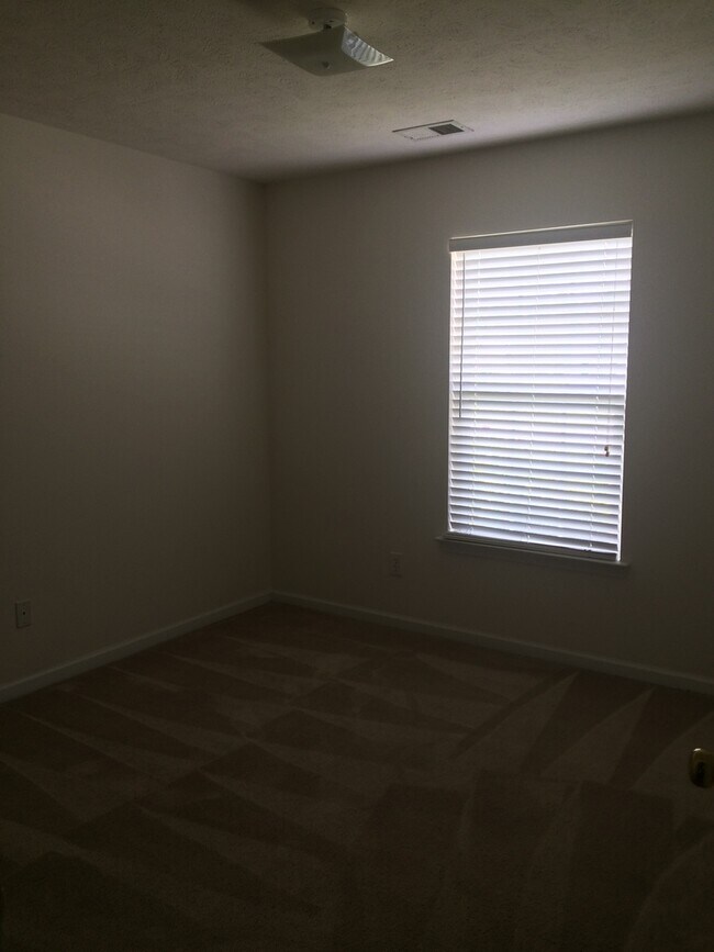 Building Photo - 3 Bed / 2 Bath Single Family Home for Rent...