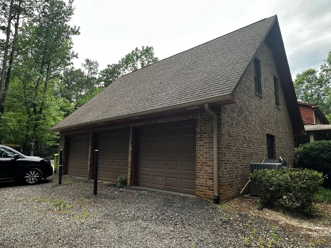 Building Photo - 105 Bear Creek Ct