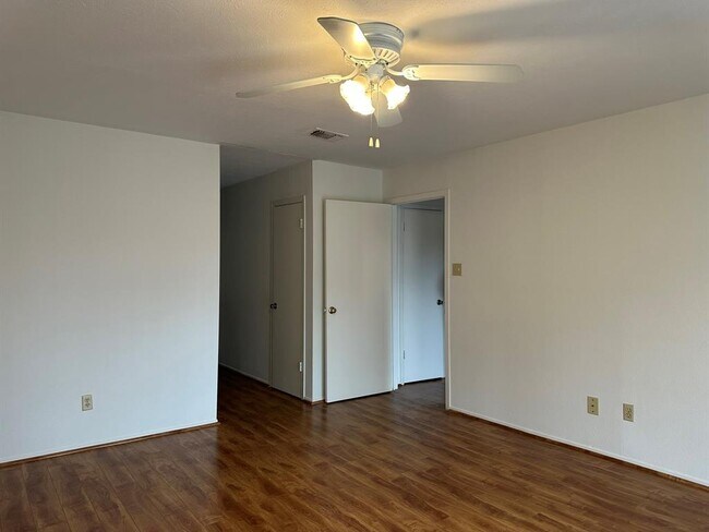 Building Photo - 10555 Turtlewood Ct