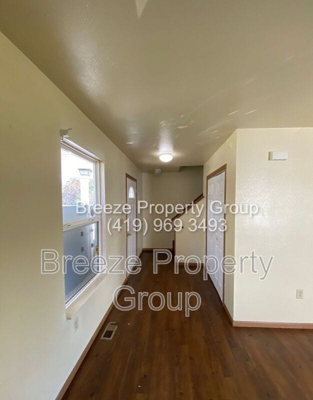 Building Photo - 3045 N Ontario St