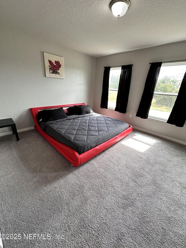 Building Photo - 450 River Hl Dr