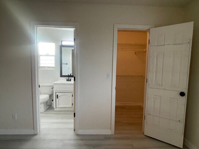 Building Photo - 3+2 READY NOW! $1,495.00