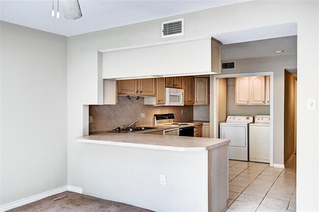Building Photo - 2610 Princess Ln