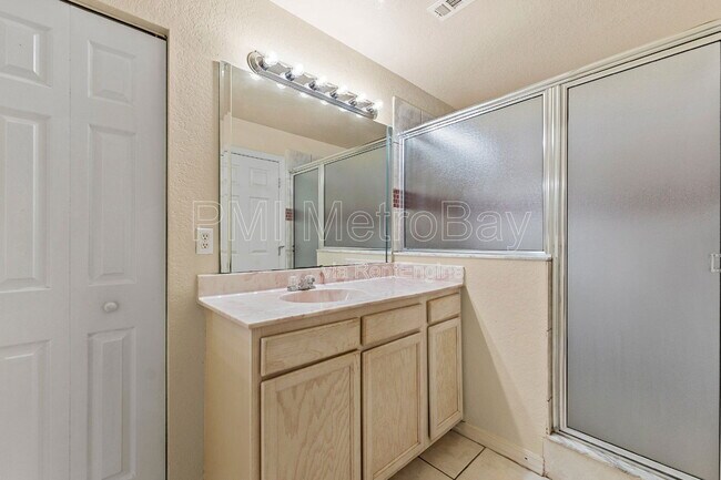 Building Photo - 5039 Sunridge Palms Dr